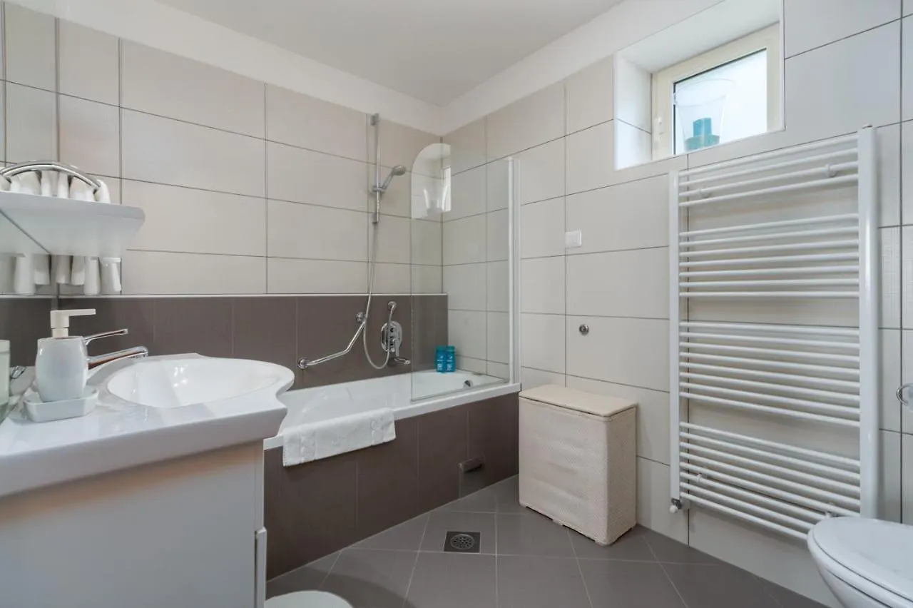 Villa Vial Labinci 0*,  Croatia