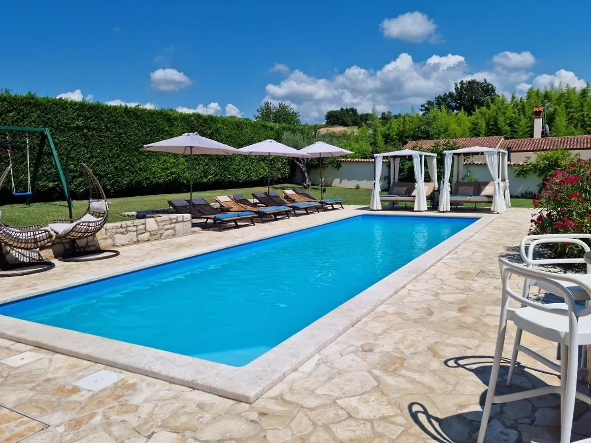 Villa Vial Labinci 0*,