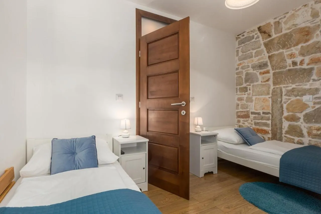 Villa Vial Labinci 0*,  Croatia